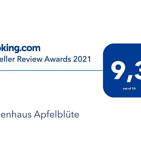 Apfelbluete *
